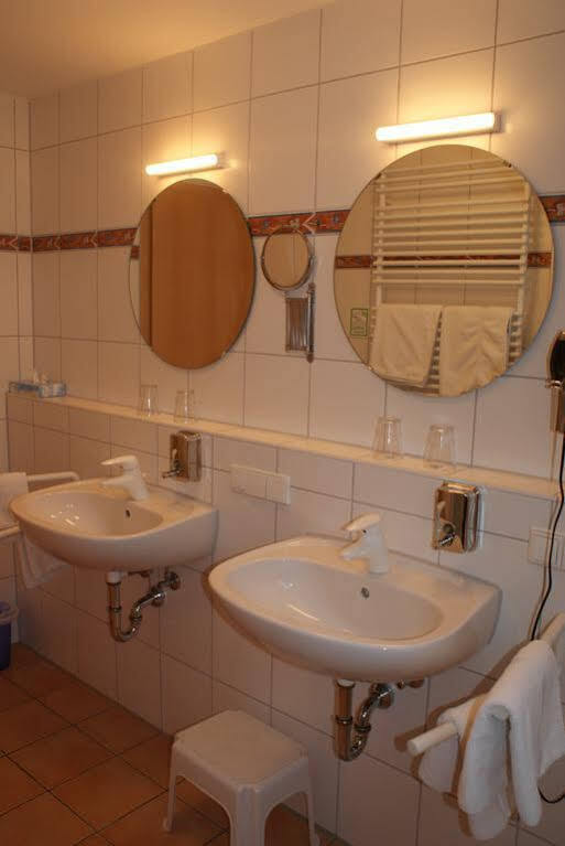 Autenrieder Brauereigasthof Ichenhausen Buitenkant foto